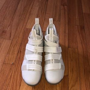 ✨Nike LeBron James sneakers✨